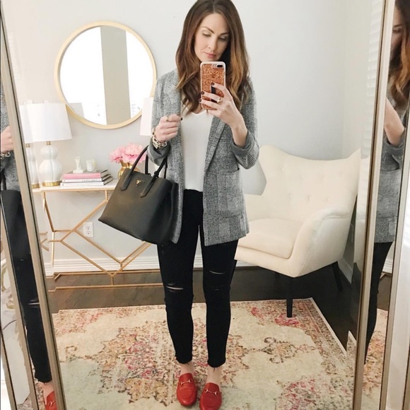 Meet your Posher, Olivia - Picture 2 of 8